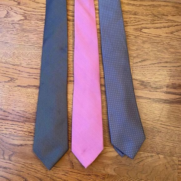 3 michael kors ties‎ 
2 100% silk - Picture 1 of 4